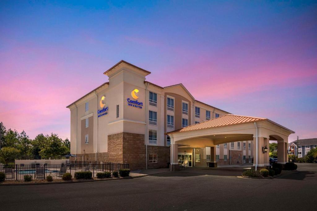 Comfort Inn & Suites Tifton Exterior photo